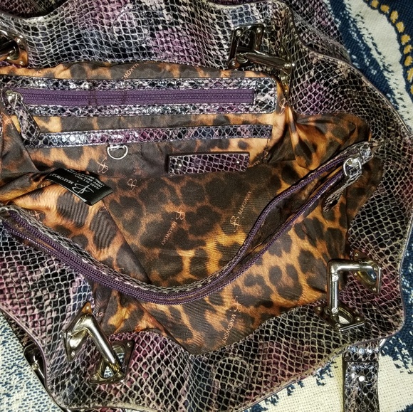 B Makovsky 100% Genuine Leather Shoulder Bag. Your best carry-on travel bestie ❤ - Picture 4 of 6